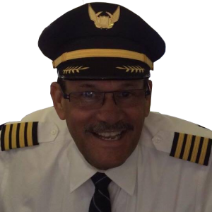 Jay Santiago en uniforme de capitán